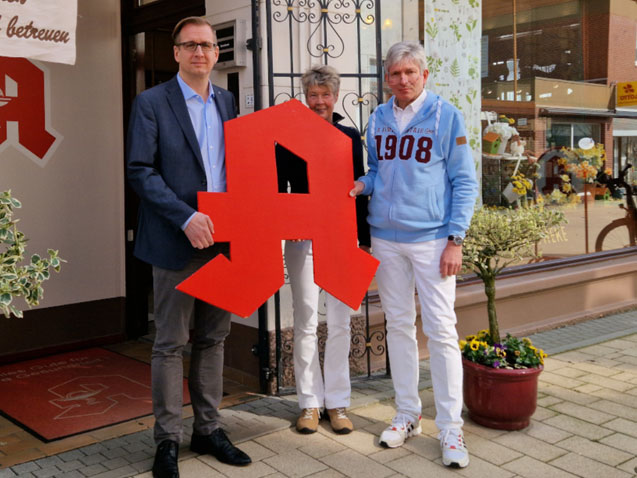 Anker Apotheke Elsfleth mit Landrat Stephan Siefken
